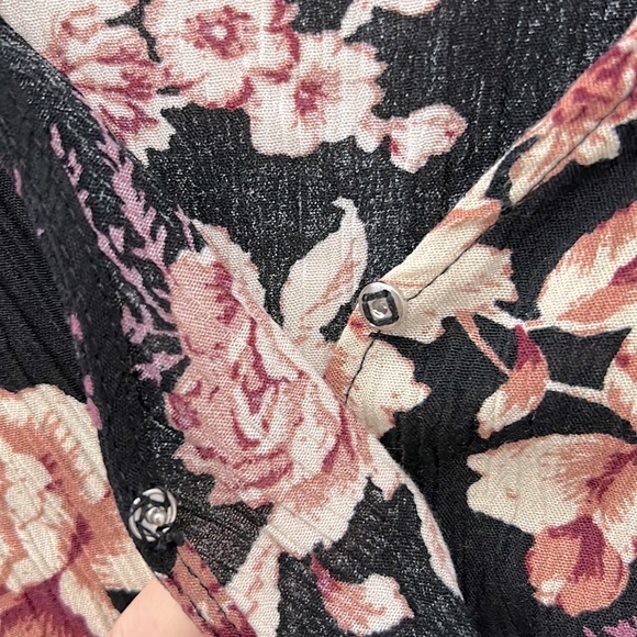 Long-sleeve Floral Romper - Picture 6 of 6